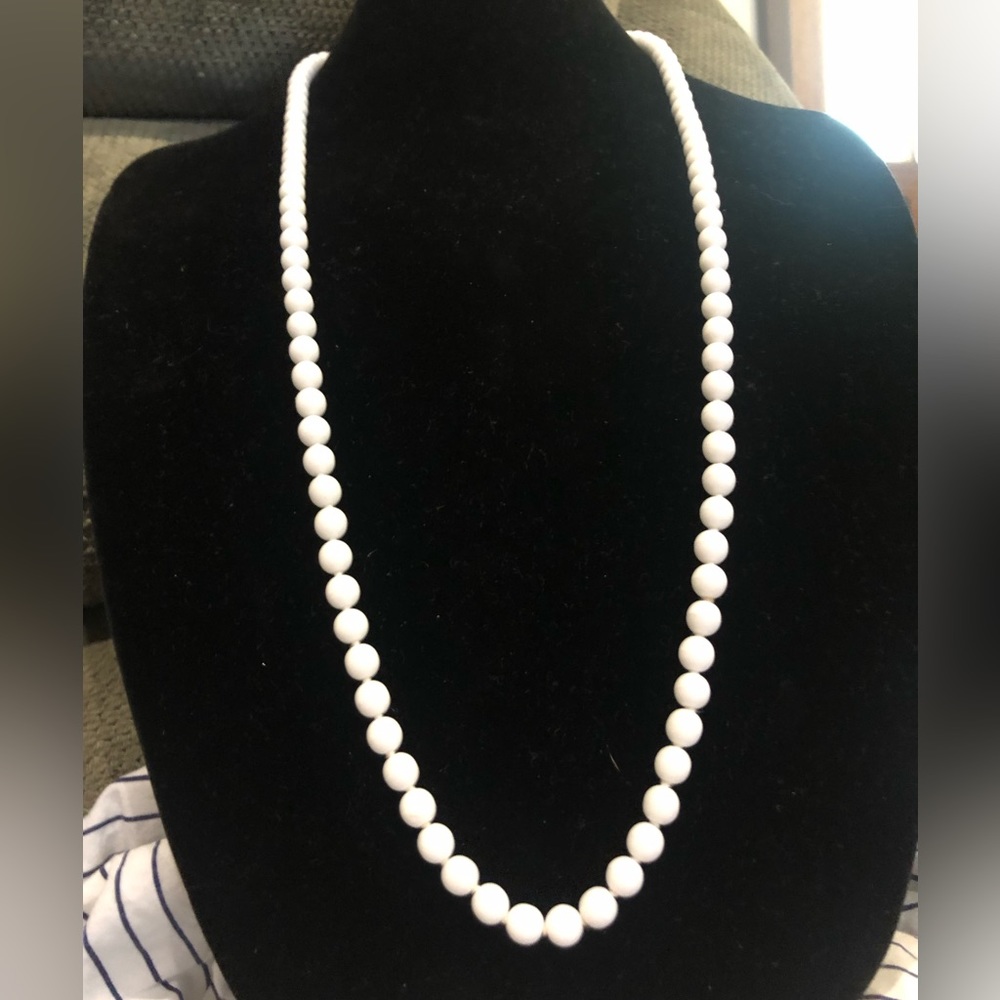 Rare Milk Glass Beads Classic Vintage jewellery knotted Necklace strand - Picture 2 of 14